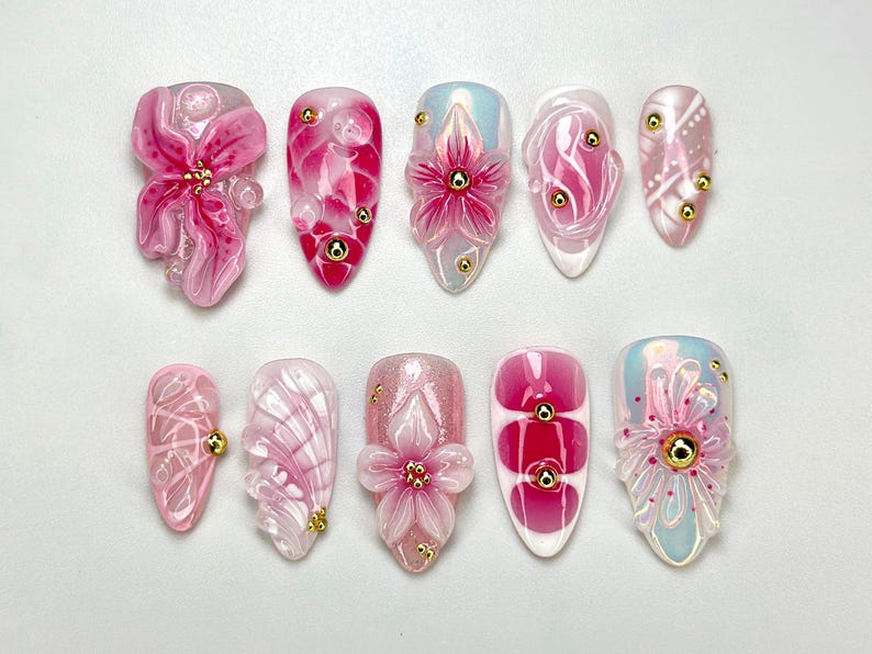 Romantic Blush Pink Press-On Nails | Handmade Floral Nail Art | Glossy Floral Nail Design| Blush Pink & Gold Nails | Luxury Nail Art|OC696HC