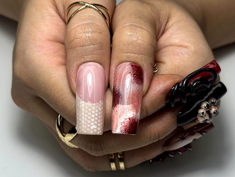 Dark Carnival Horror Press On Nails | 3D Creepy Clown Nail Art | Gothic Horror Eyes & Chains | Edgy Halloween Statement Set | OB144EK
