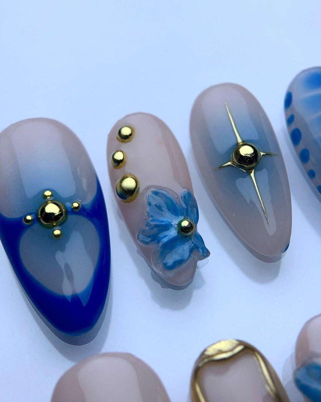 Handmade Blue Floral Elegance Nail Art with Gold Pearl Press on Nails P30