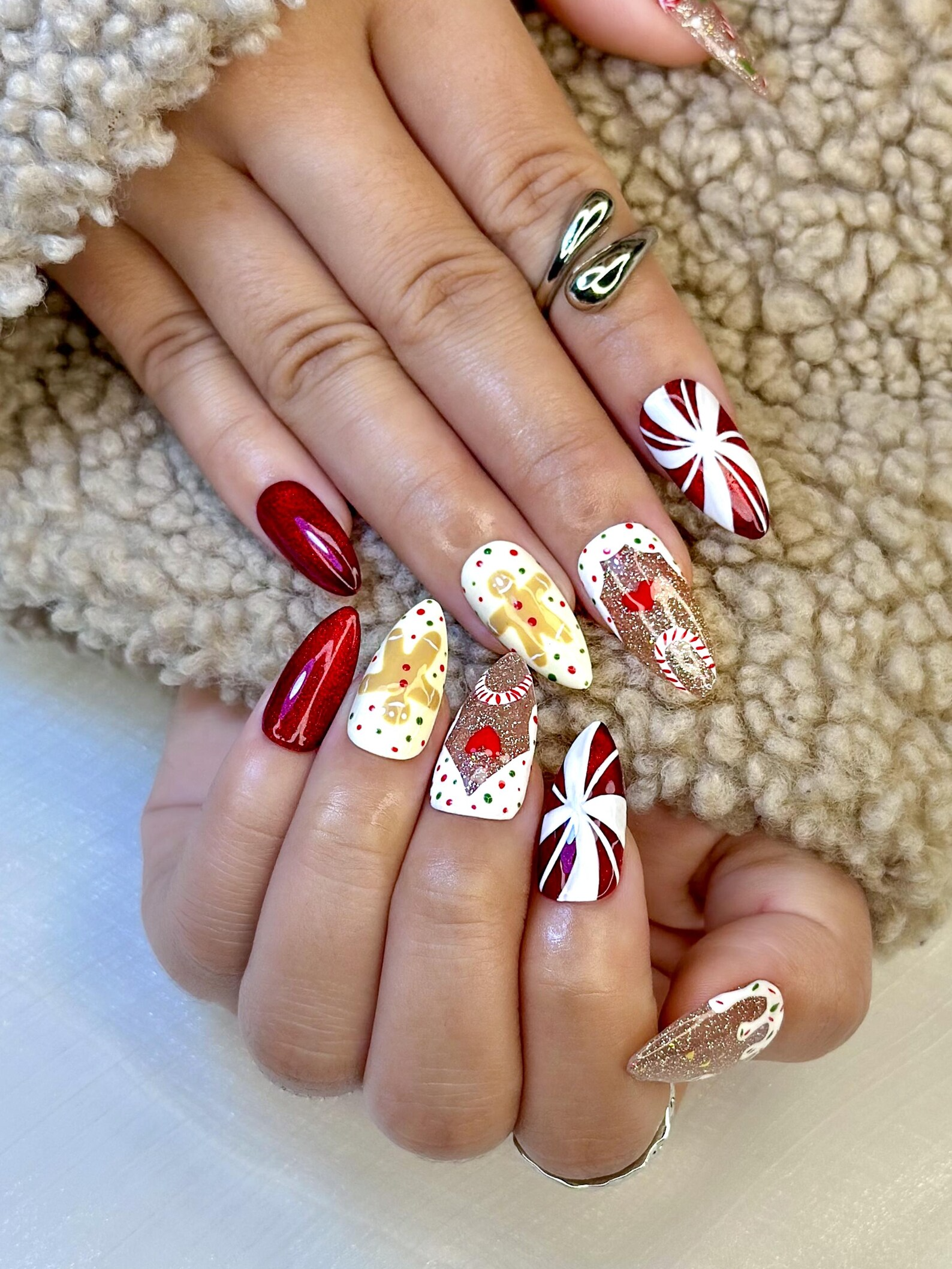 Wonderland Christmas Press On Nails | Santa Claus Christmas Nail Art | Candy Cane & Tree Nails | Cute Winter Nail Set | OB219EK