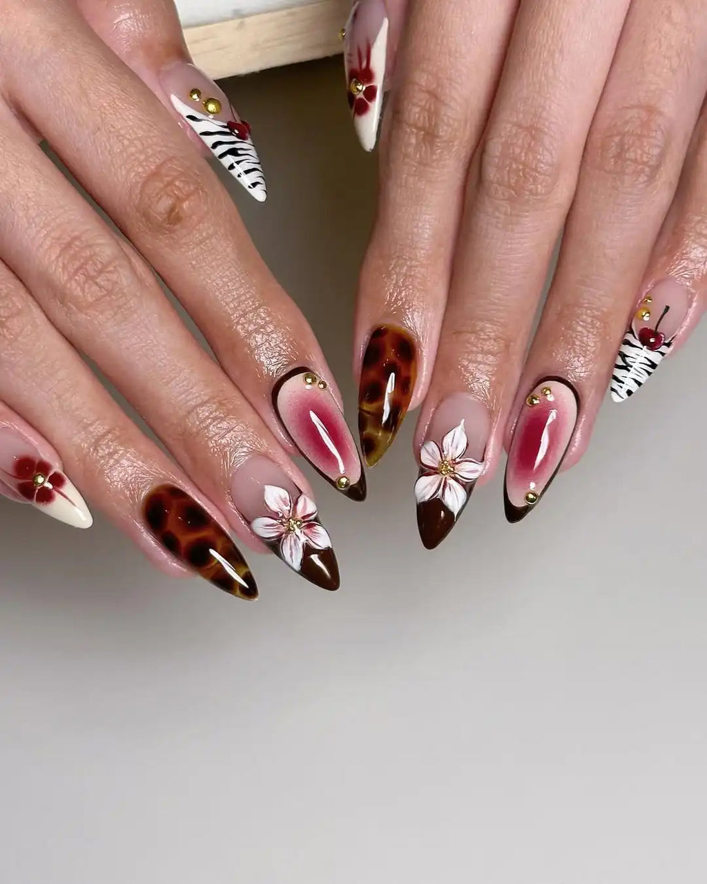 Handmade Blossom Beautiful Aura Cherry Brown & White Press-on Nails S19