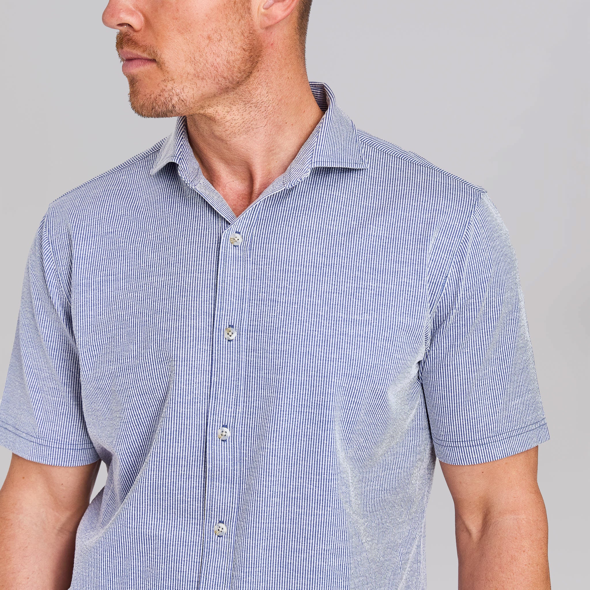 The Cole - Stretch Seersucker SS Shirt - Navy/White
