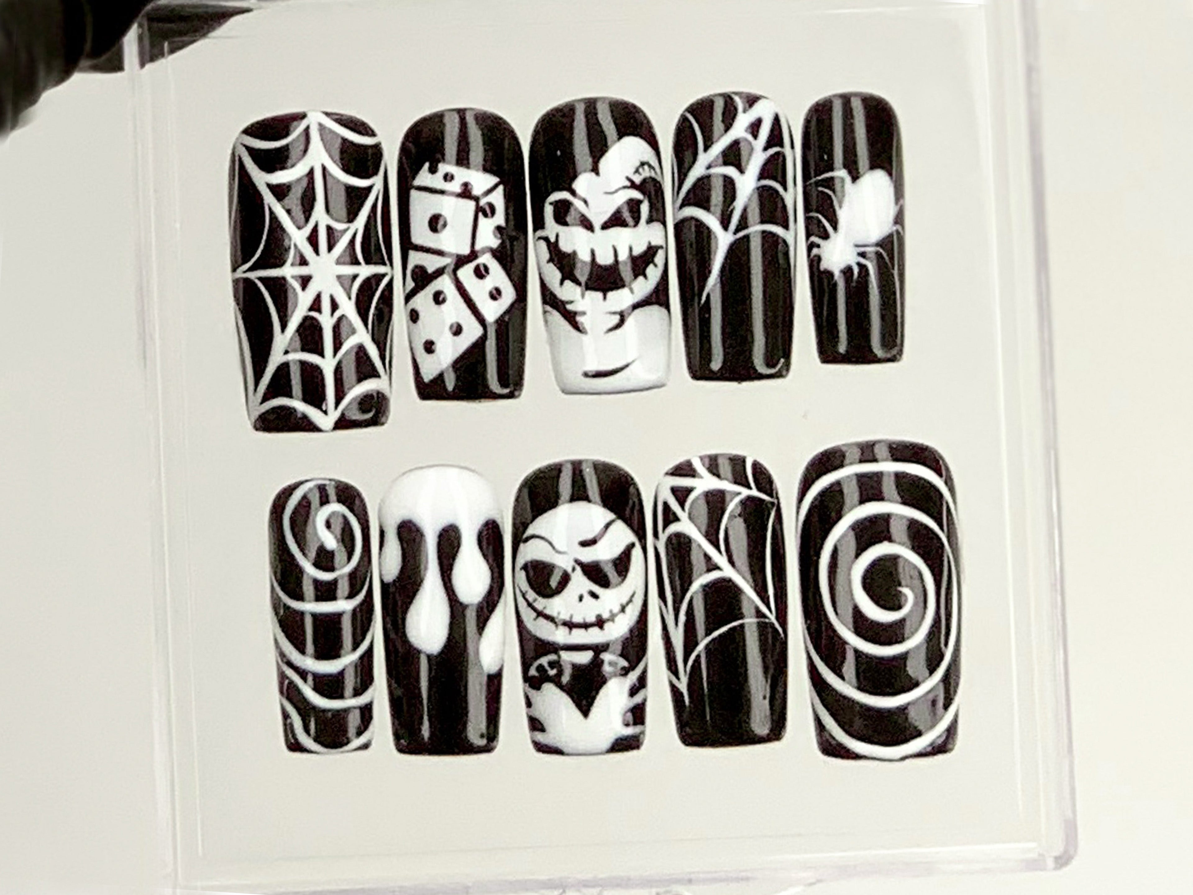 Spooky Halloween Press On Nails | Creepy Cute Nail Art | 3D Spider Web and Skull Acrylic Nails | Gothic-Inspried Fake Nails | Custom| OB562Y